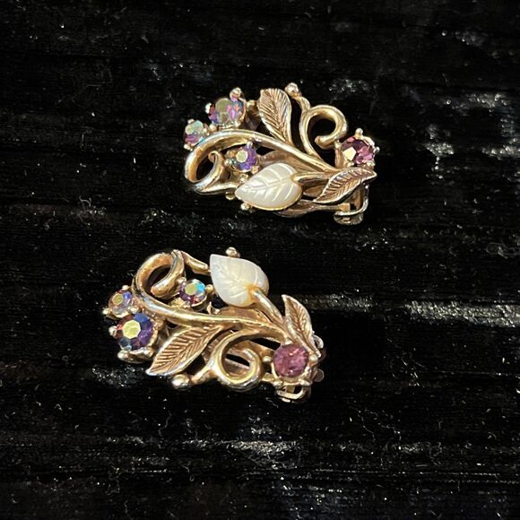 Vtg MCM STAR Brand Elegant Purple AB Crystals Leaf & Vine Clip-on Earrings - Picture 1 of 7